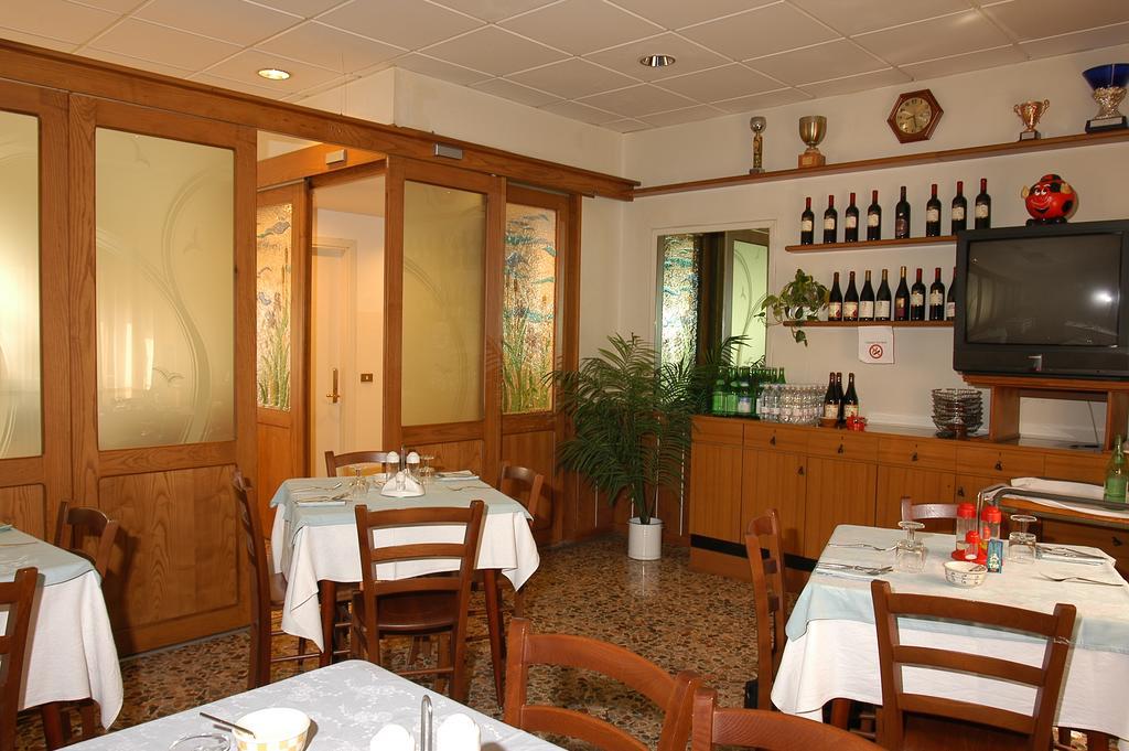 Hotel Molteni Veduggio con Colzano Exterior foto