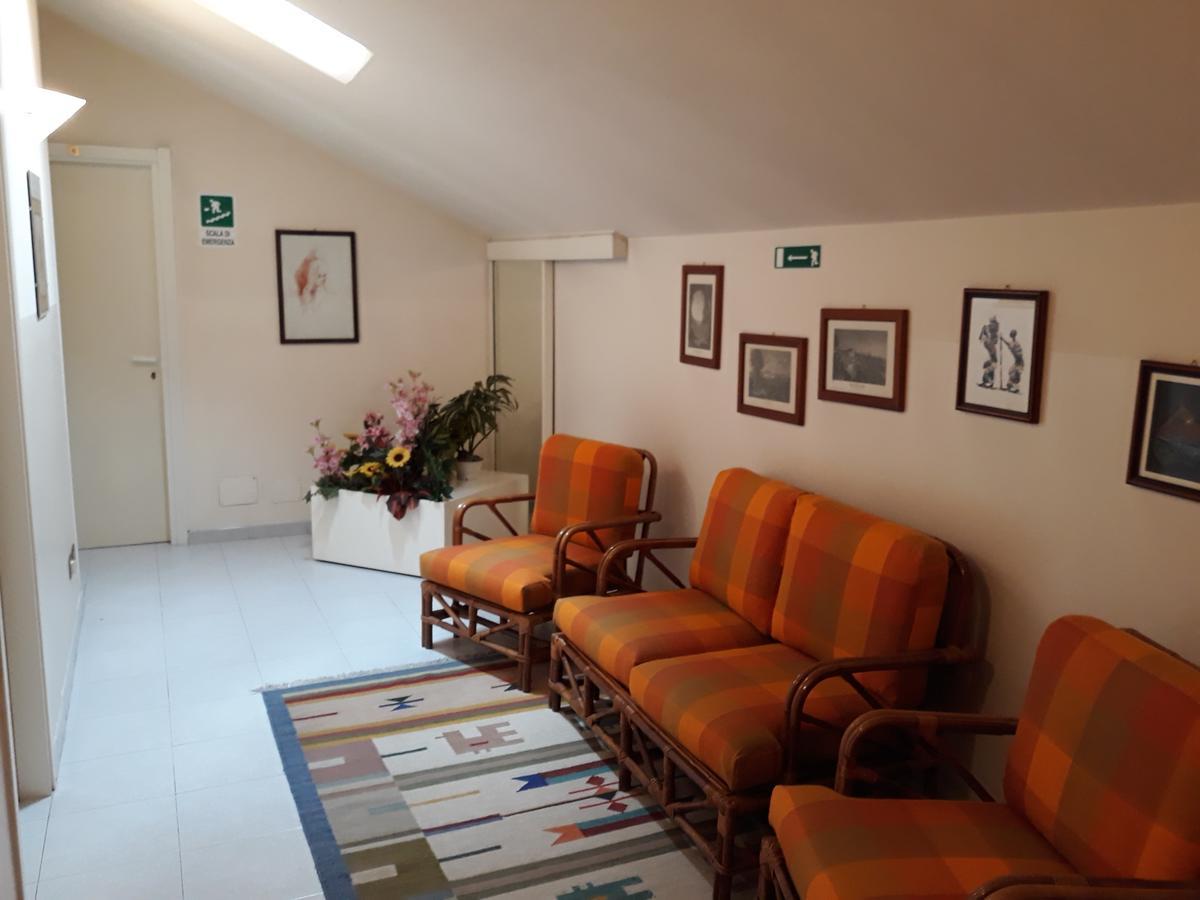 Hotel Molteni Veduggio con Colzano Exterior foto